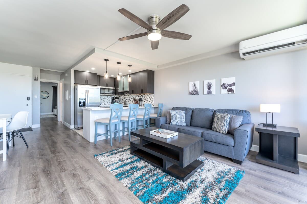 Condo in Lahaina · ★4.89 · 1 bedroom · 2 beds · 1 bath - Photo 2