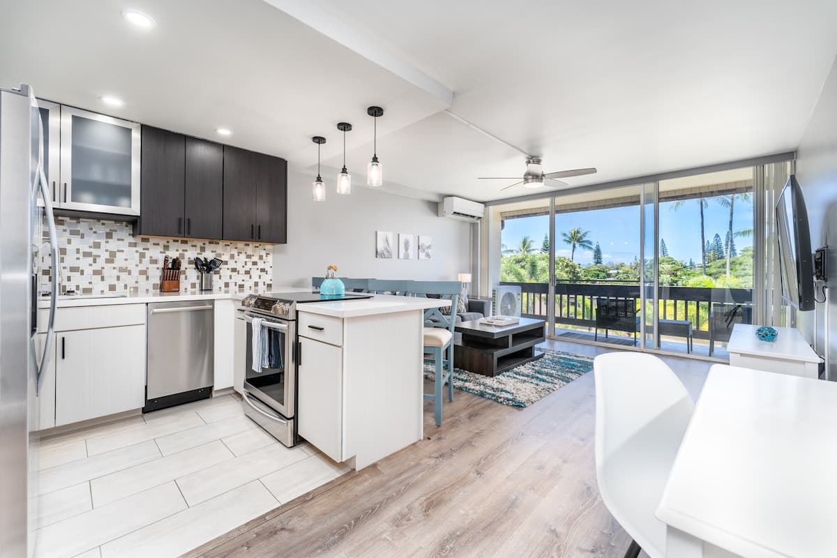 Condo in Lahaina · ★4.89 · 1 bedroom · 2 beds · 1 bath - Photo 1