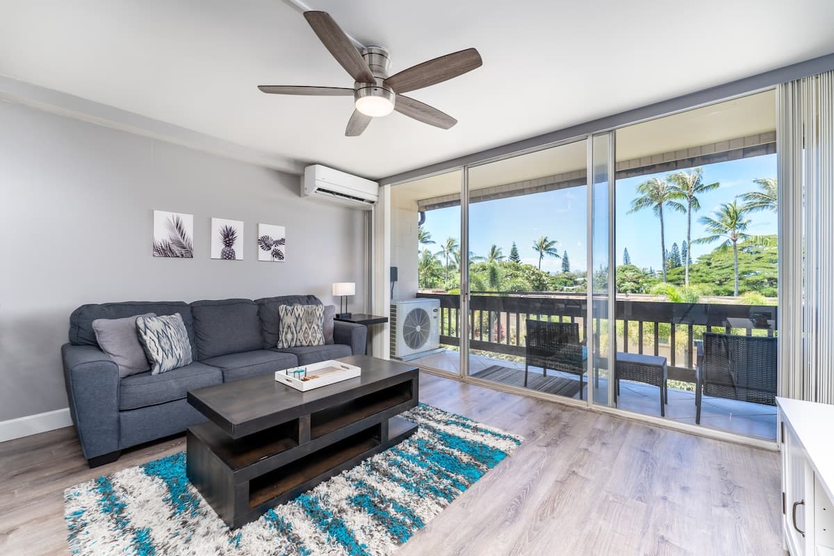 Condo in Lahaina · ★4.89 · 1 bedroom · 2 beds · 1 bath - Photo 5