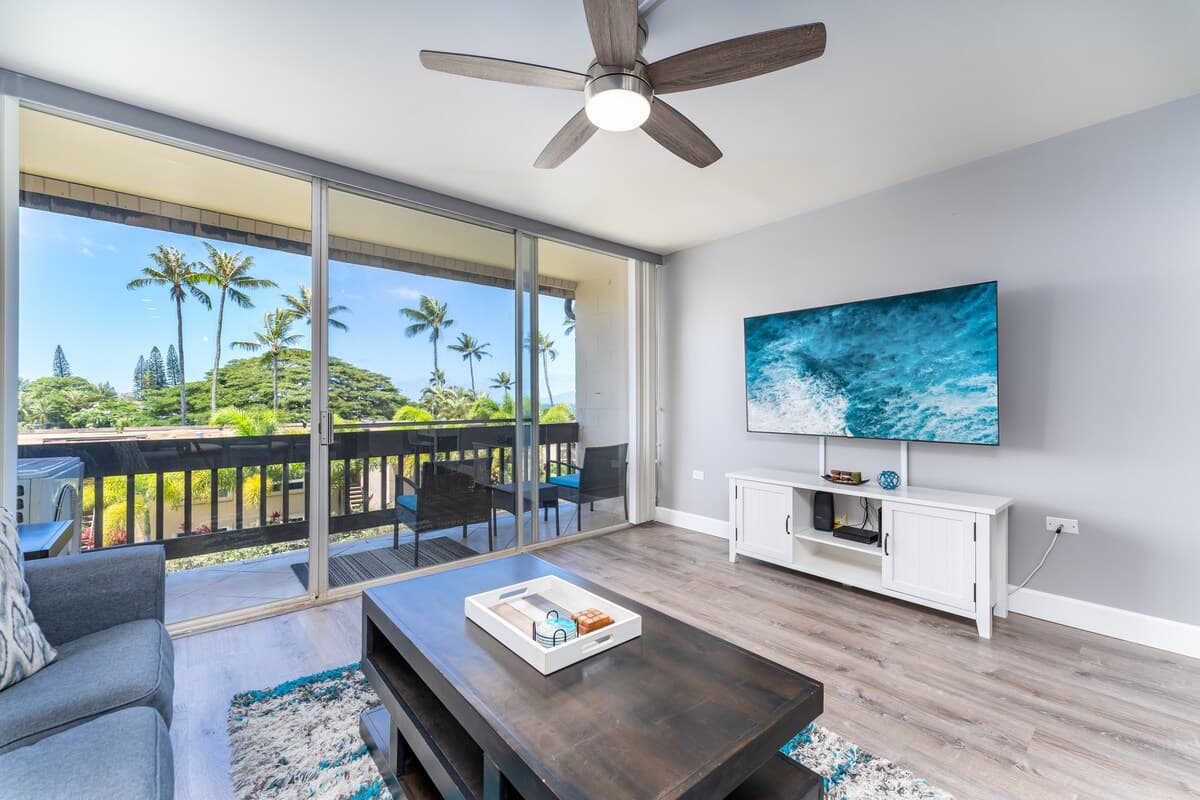 Condo in Lahaina · ★4.89 · 1 bedroom · 2 beds · 1 bath - Photo 4