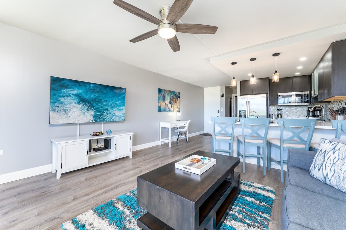Condo in Lahaina · ★4.89 · 1 bedroom · 2 beds · 1 bath - Photo 3