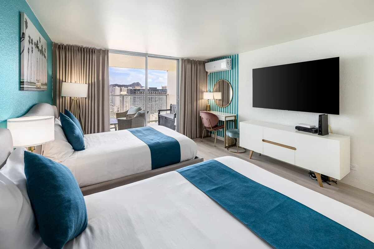 Condo in Honolulu · ★4.89 · 1 bedroom · 2 beds · 1 private bath - Photo 4