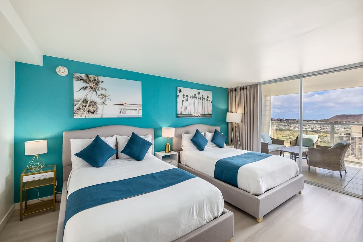 Condo in Honolulu · ★4.89 · 1 bedroom · 2 beds · 1 private bath - Photo 2