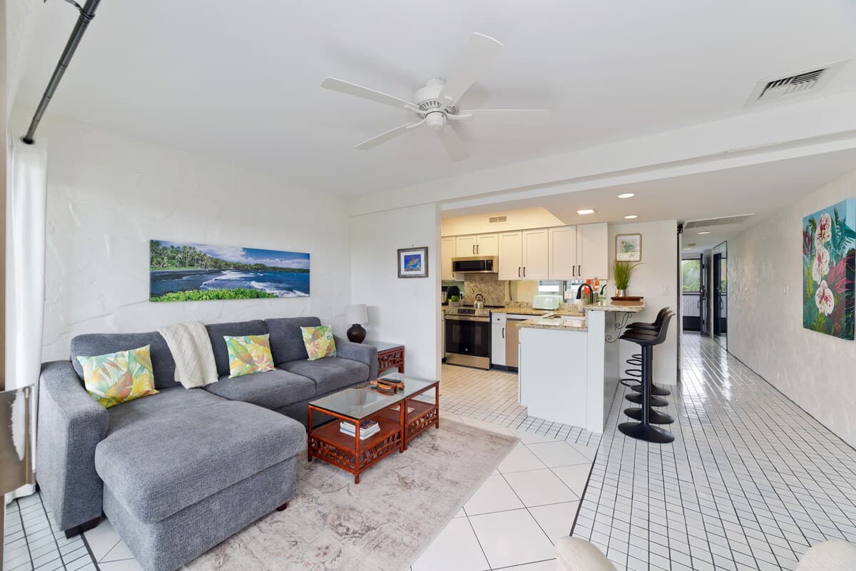 Condo in Kailua-Kona · ★4.75 · 1 bedroom · 2 beds · 1 shared bath - Photo 3