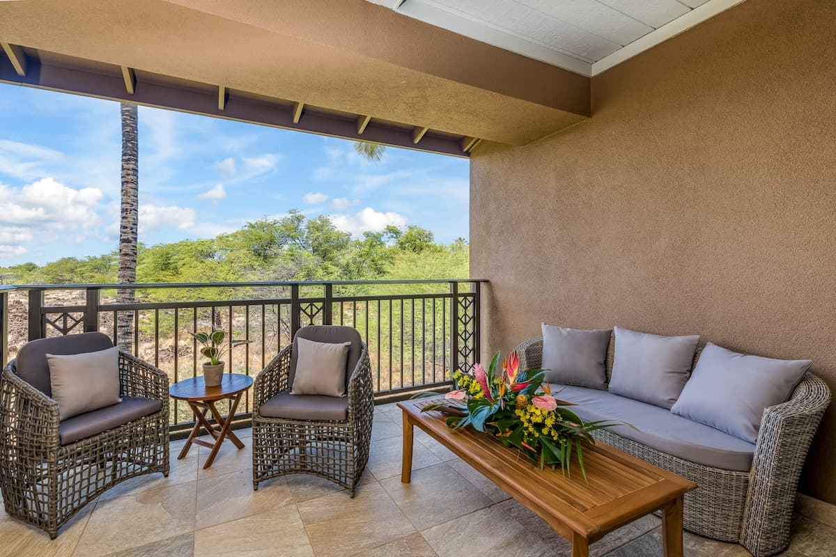 Townhouse in Waimea · ★4.96 · 2 bedrooms · 4 beds · 2.5 baths - Photo 2
