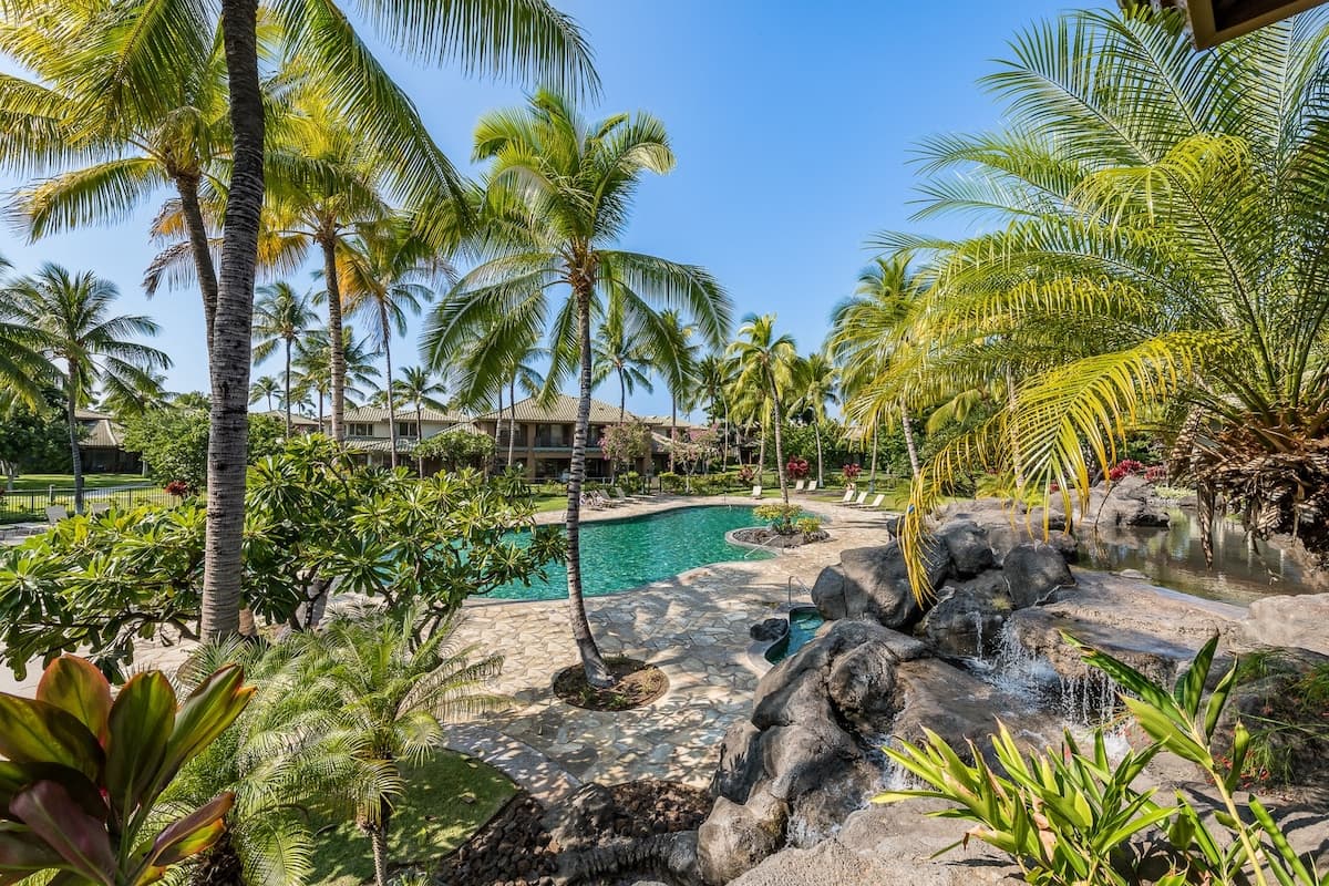 Townhouse in Waimea · ★4.96 · 2 bedrooms · 4 beds · 2.5 baths - Photo 1