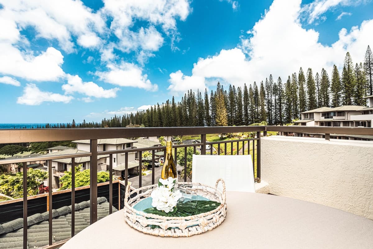 Condo in Lahaina · ★4.58 · 1 bedroom · 2 beds · 1.5 private baths - Photo 3