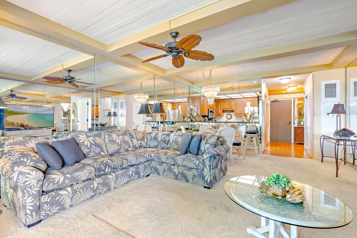 Condo in Lahaina · ★4.67 · 1 bedroom · 2 beds · 2 baths - Photo 4