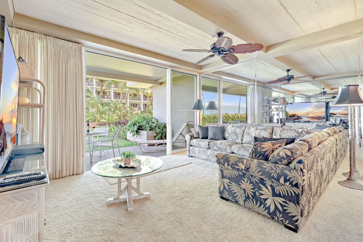 Condo in Lahaina · ★4.67 · 1 bedroom · 2 beds · 2 baths - Photo 5