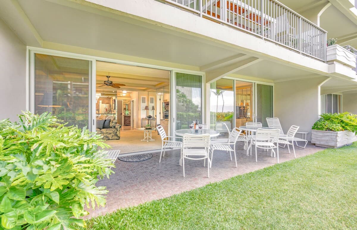 Condo in Lahaina · ★4.67 · 1 bedroom · 2 beds · 2 baths - Photo 3