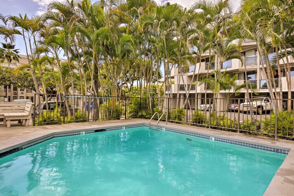 Condo in Kailua-Kona · ★4.8 · 2 bedrooms · 2 beds · 2 private baths - Photo 2
