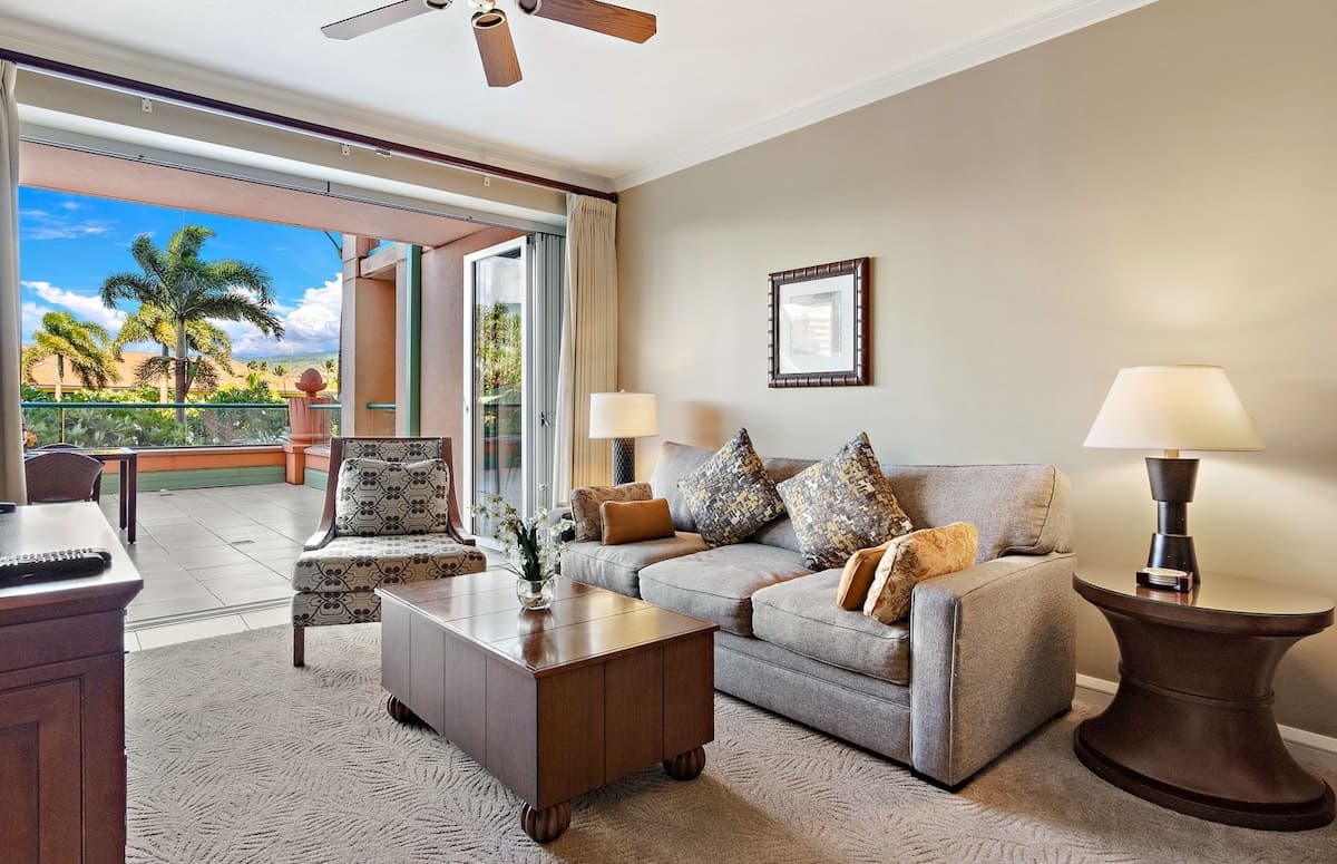 Condo in Lahaina · ★4.65 · 1 bedroom · 2 beds · 1 bath - Photo 3