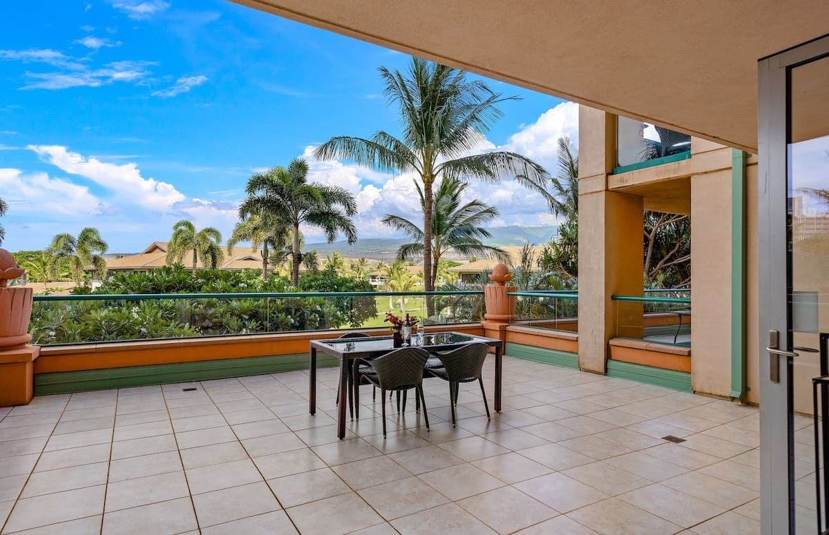 Condo in Lahaina · ★4.65 · 1 bedroom · 2 beds · 1 bath - Photo 1