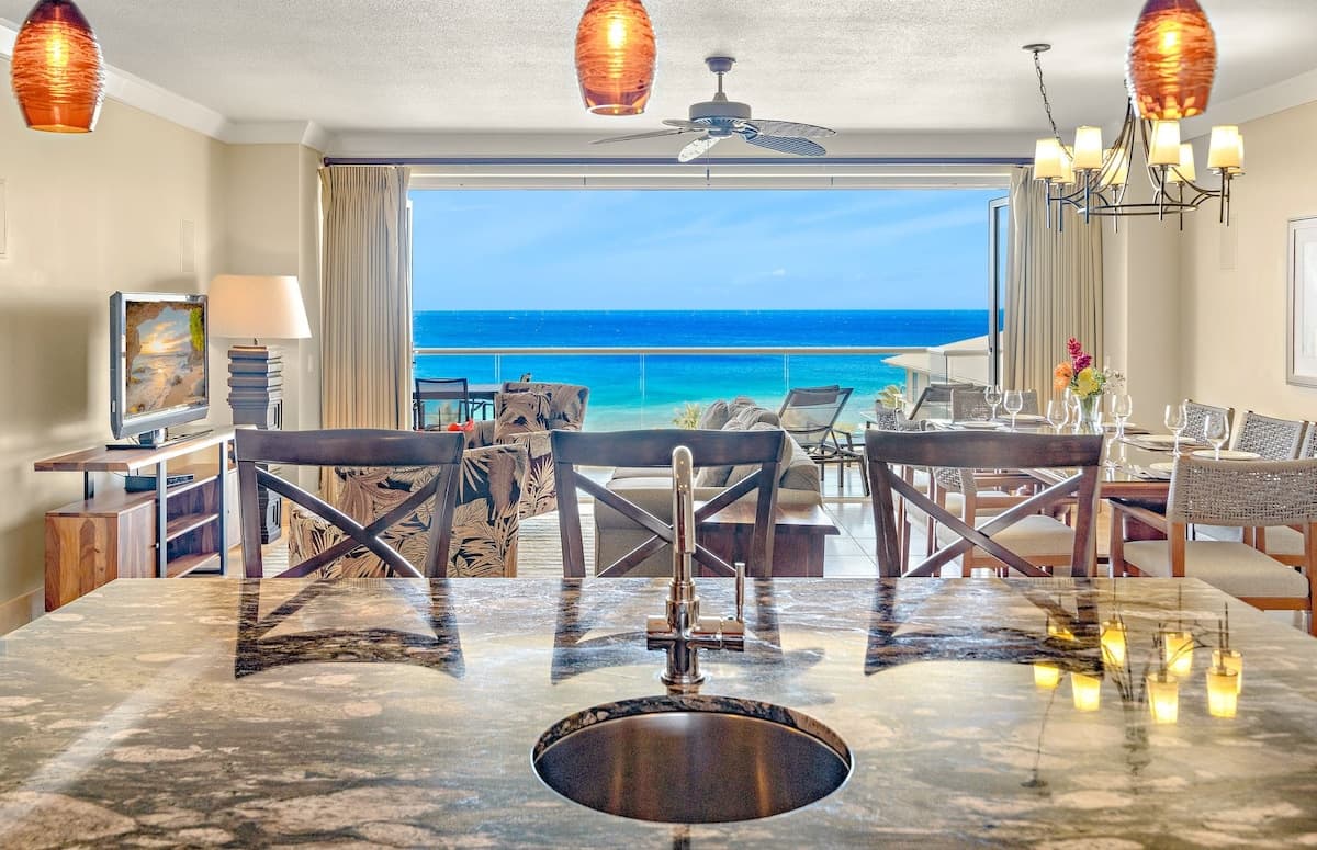 Condo in Lahaina · ★5.0 · 3 bedrooms · 4 beds · 3 baths - Photo 4