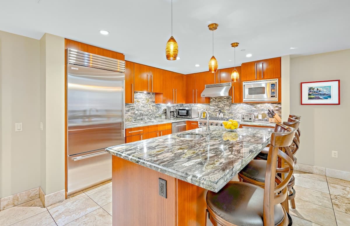 Condo in Lahaina · ★5.0 · 3 bedrooms · 4 beds · 3 baths - Photo 5