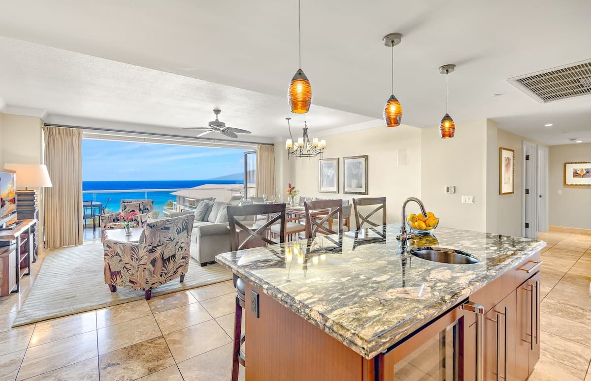 Condo in Lahaina · ★5.0 · 3 bedrooms · 4 beds · 3 baths - Photo 3