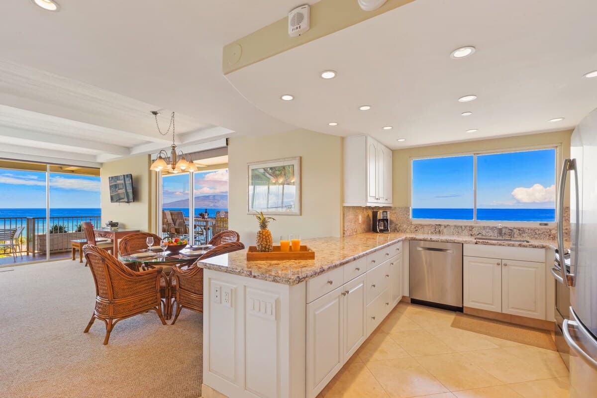 Condo in Lahaina · ★5.0 · 1 bedroom · 2 beds · 2 baths - Photo 5