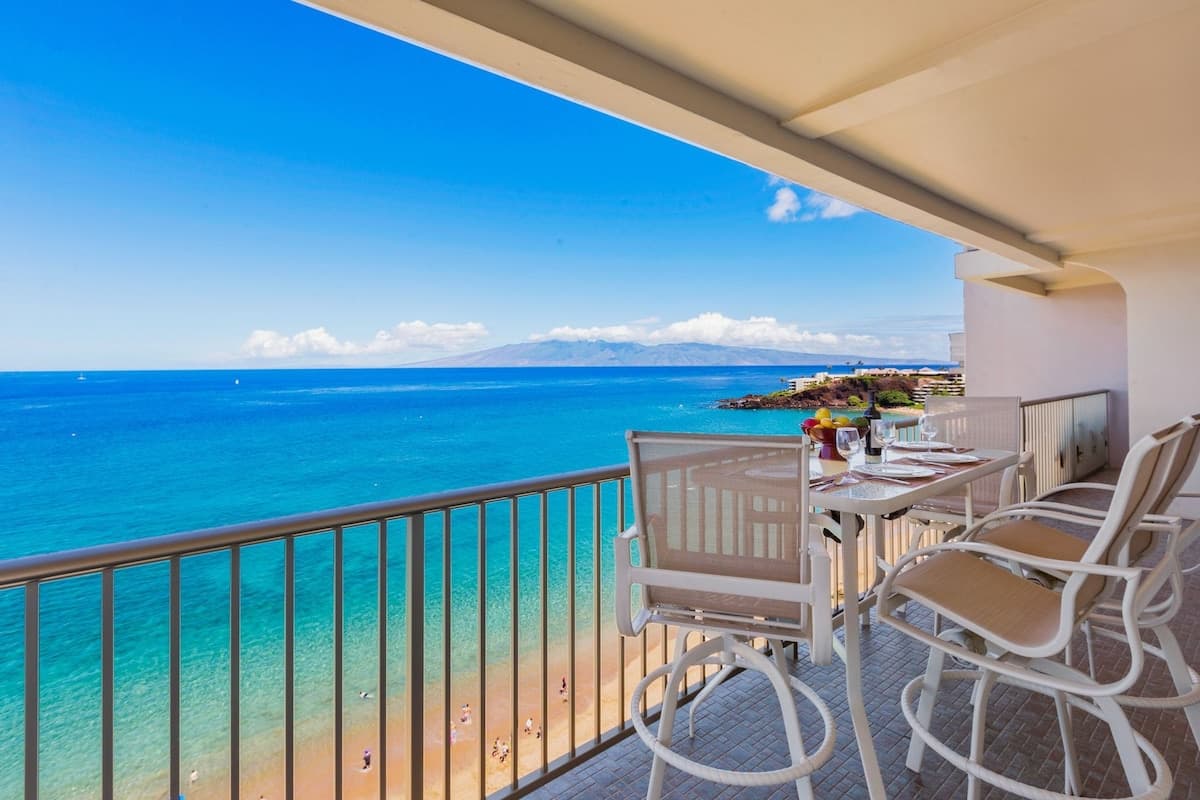 Condo in Lahaina · ★5.0 · 1 bedroom · 2 beds · 2 baths - Photo 4