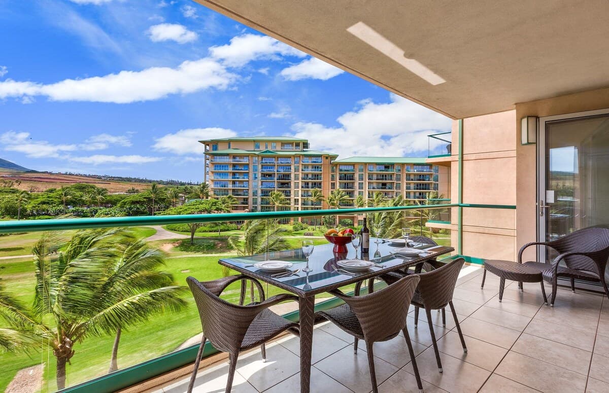 Condo in Lahaina · ★4.93 · 1 bedroom · 3 beds · 1 bath - Photo 3
