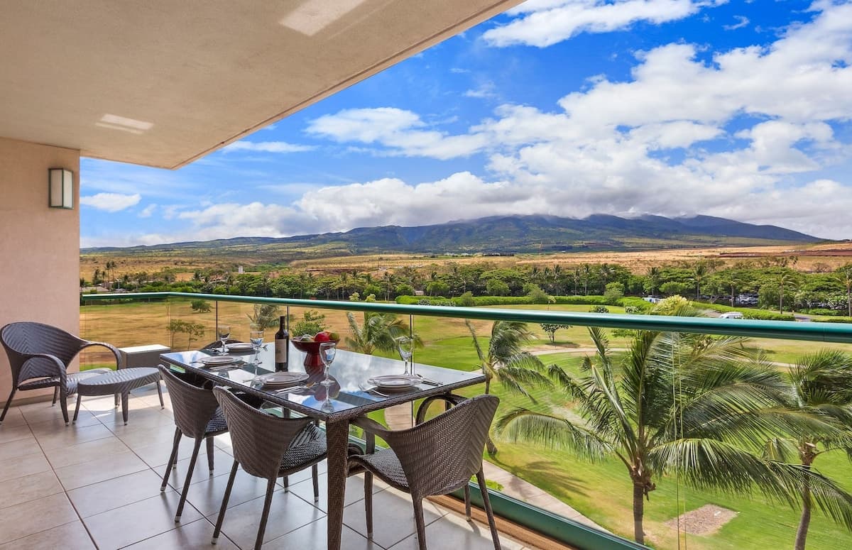 Condo in Lahaina · ★4.93 · 1 bedroom · 3 beds · 1 bath - Photo 1