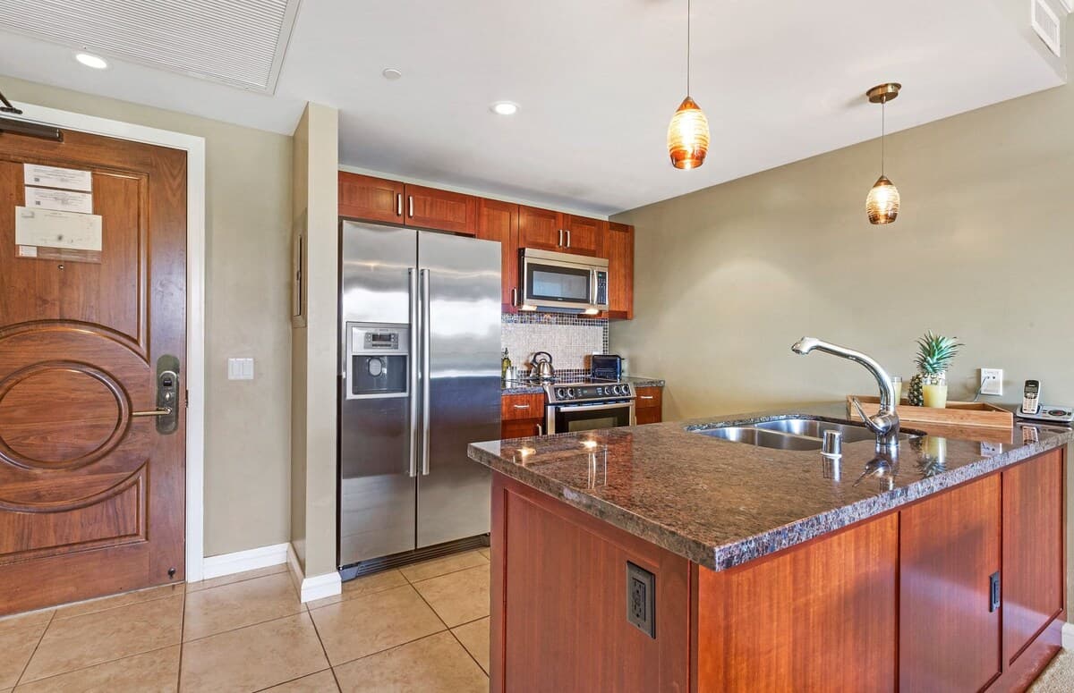 Condo in Lahaina · ★4.93 · 1 bedroom · 3 beds · 1 bath - Photo 5