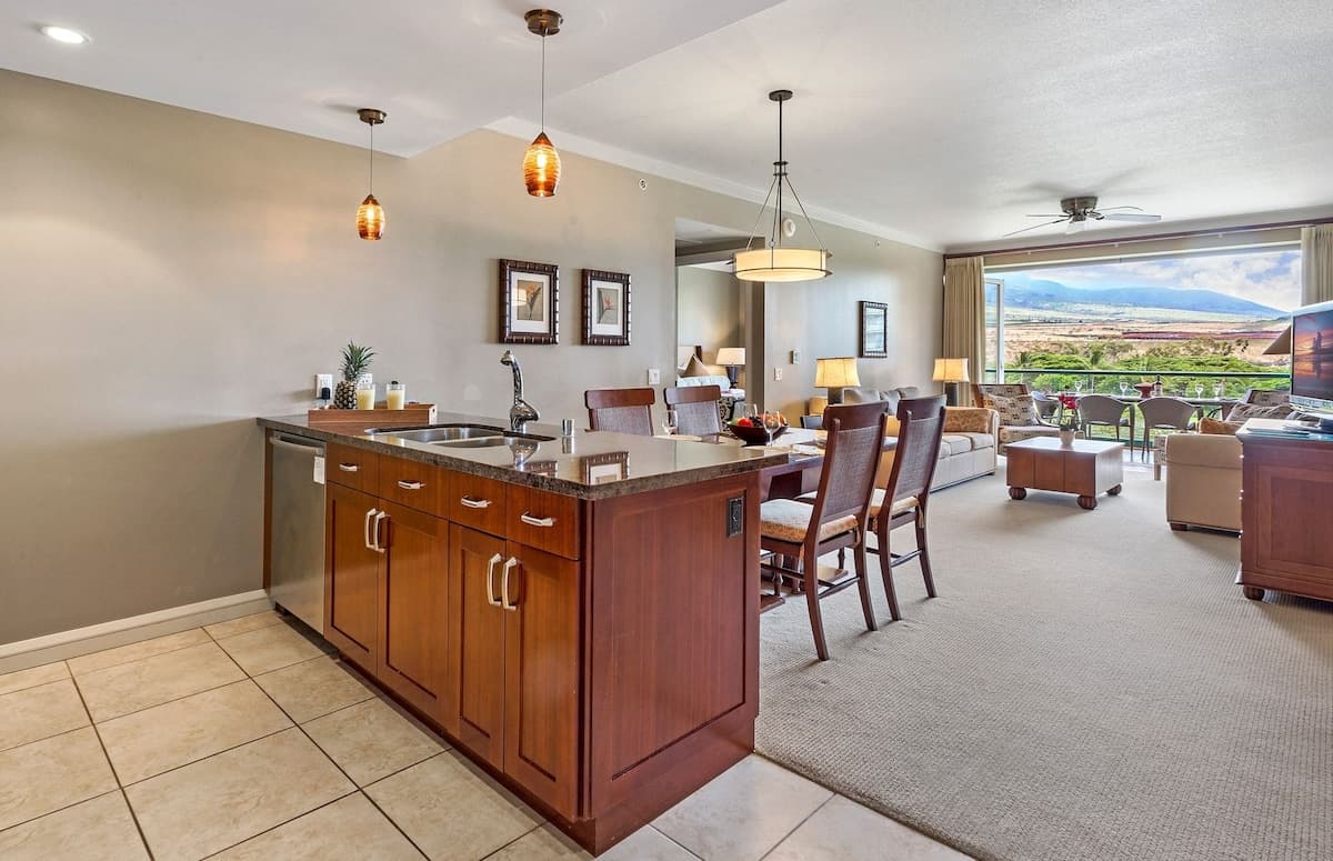 Condo in Lahaina · ★4.93 · 1 bedroom · 3 beds · 1 bath - Photo 4
