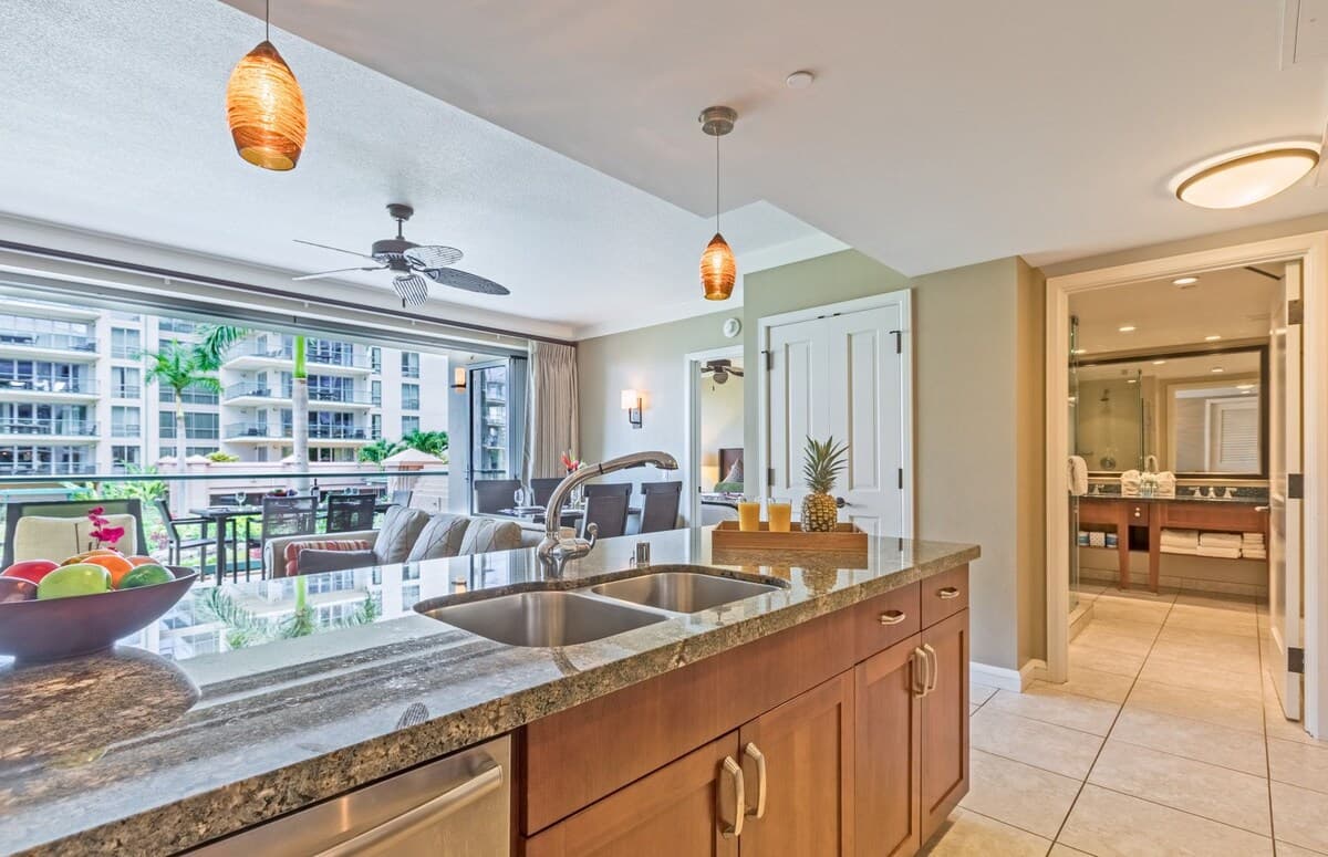 Condo in Lahaina · ★5.0 · 1 bedroom · 2 beds · 1 bath - Photo 5