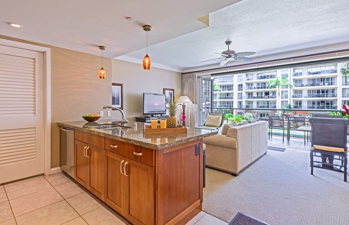 Condo in Lahaina · ★5.0 · 1 bedroom · 2 beds · 1 bath - Photo 2
