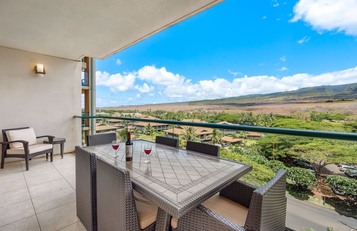 Condo in Lahaina · ★4.66 · 1 bedroom · 2 beds · 1 bath - Photo 2