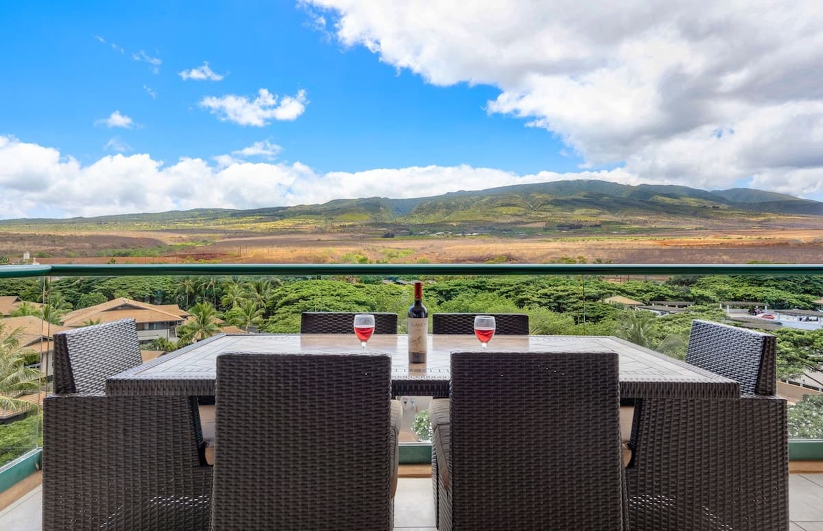Condo in Lahaina · ★4.66 · 1 bedroom · 2 beds · 1 bath - Photo 1