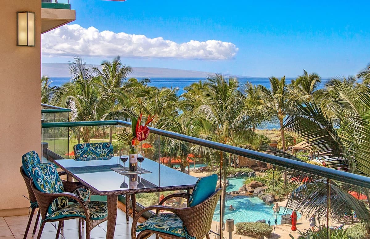 Condo in Lahaina · ★4.95 · 2 bedrooms · 4 beds · 2 shared baths - Photo 3