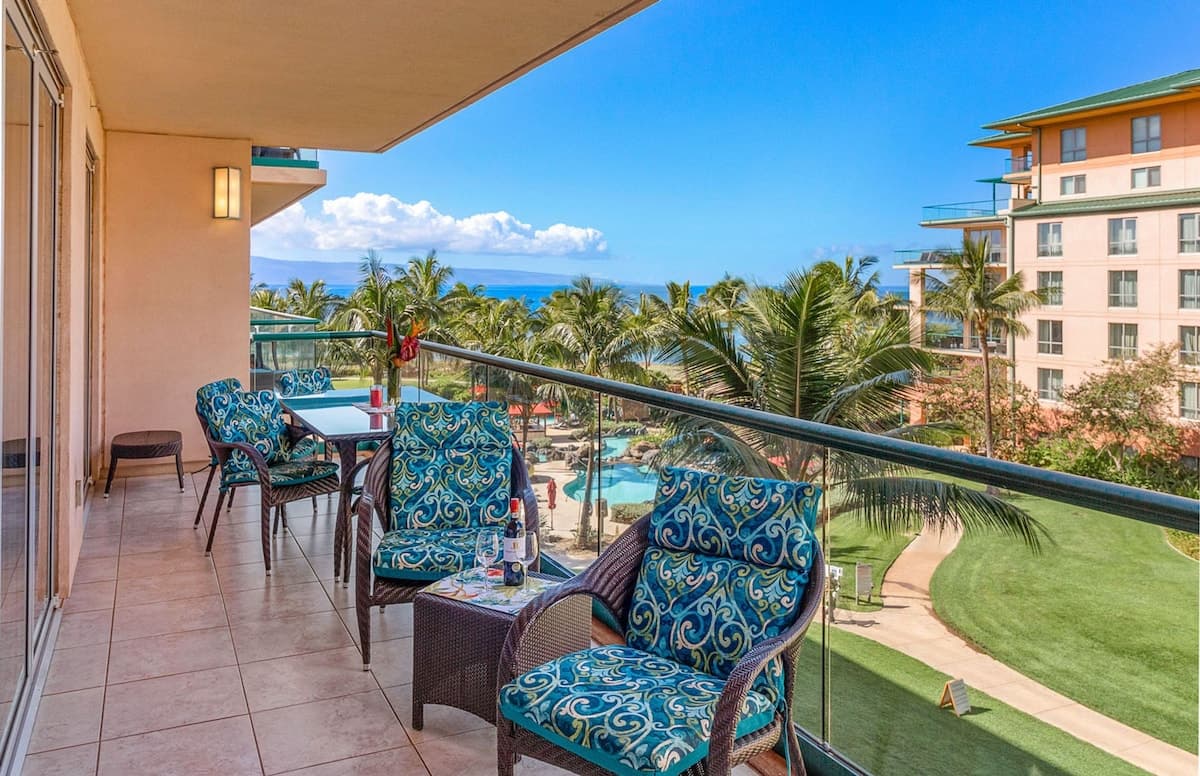 Condo in Lahaina · ★4.95 · 2 bedrooms · 4 beds · 2 shared baths - Photo 4