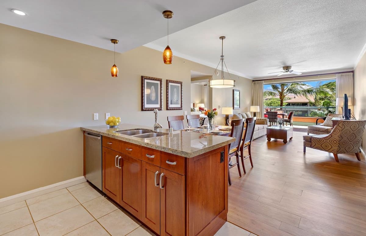 Condo in Lahaina · ★4.89 · 2 bedrooms · 3 beds · 1 bath - Photo 5