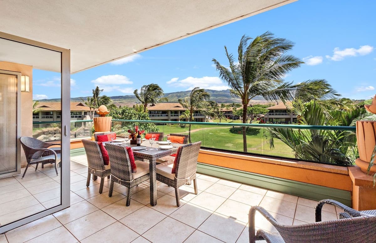 Condo in Lahaina · ★4.89 · 2 bedrooms · 3 beds · 1 bath - Photo 1