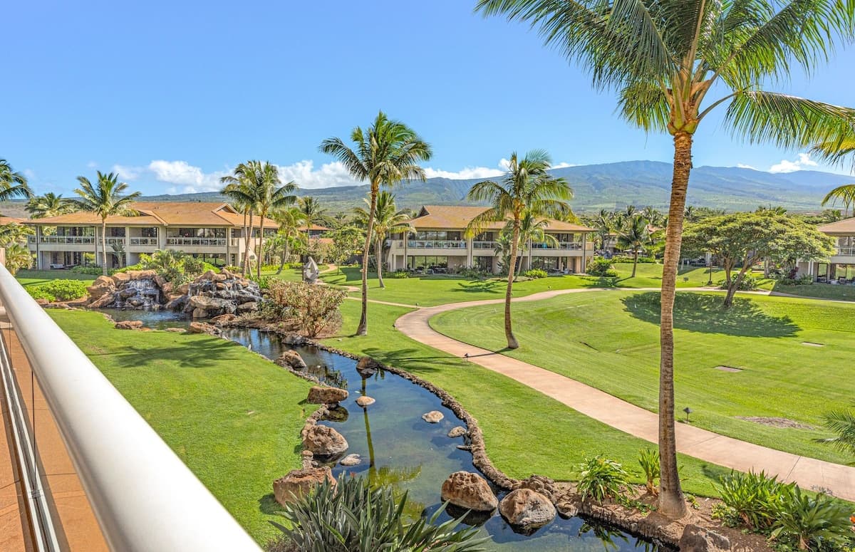 Condo in Lahaina · ★4.89 · 2 bedrooms · 3 beds · 1 bath - Photo 2