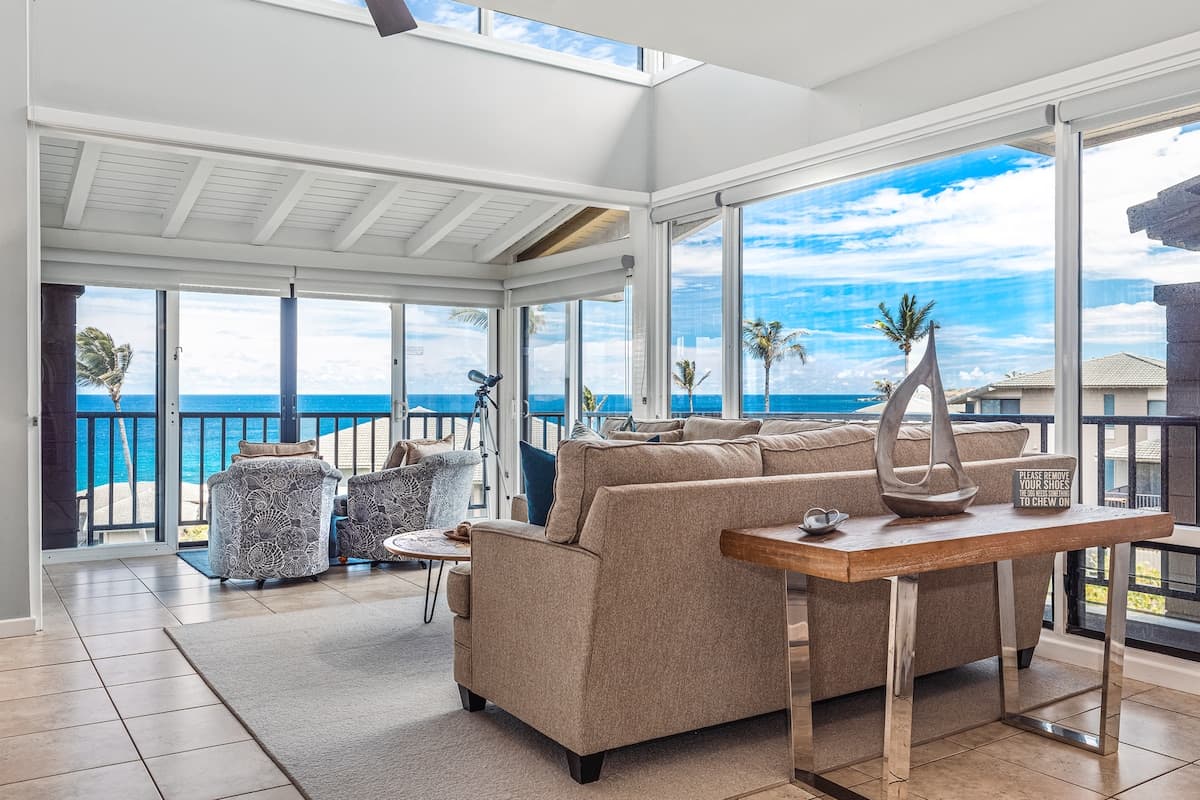 Condo in Lahaina · ★4.91 · 1 bedroom · 2 beds · 1.5 baths - Photo 2