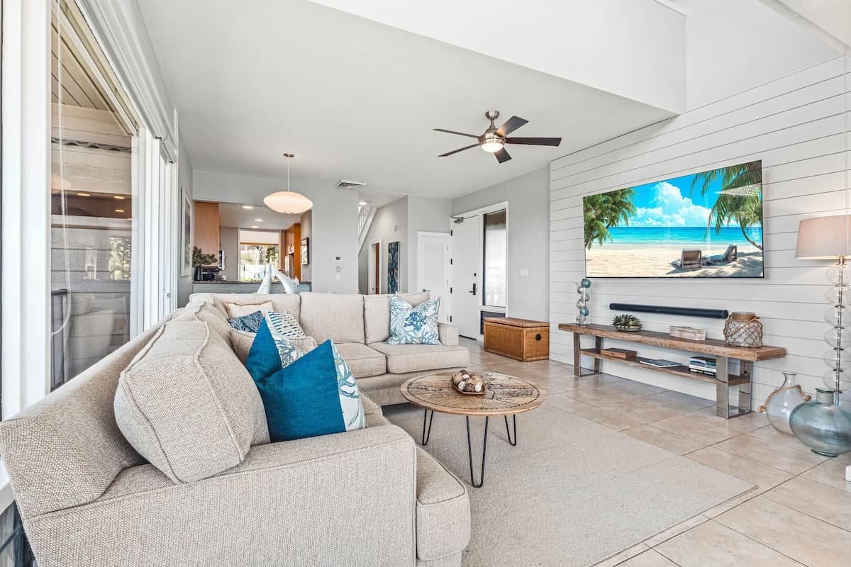 Condo in Lahaina · ★4.91 · 1 bedroom · 2 beds · 1.5 baths - Photo 4