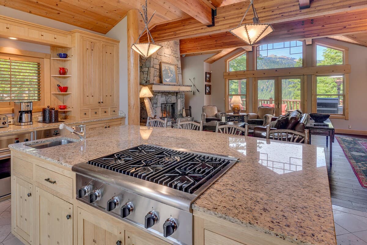 Granite Chief Ski-in Mountain Lodge with Hot Tub - Photo 5
