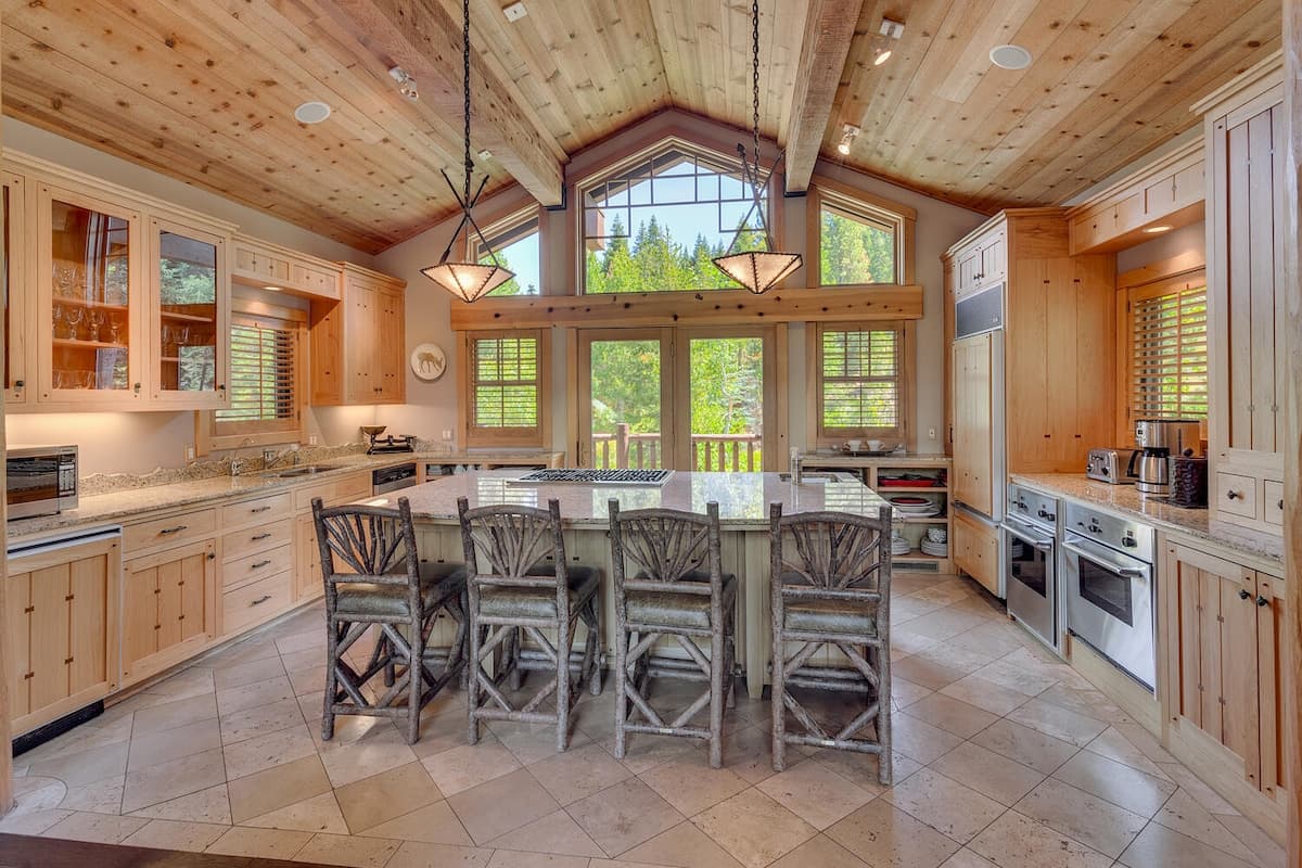 Granite Chief Ski-in Mountain Lodge with Hot Tub - Photo 4