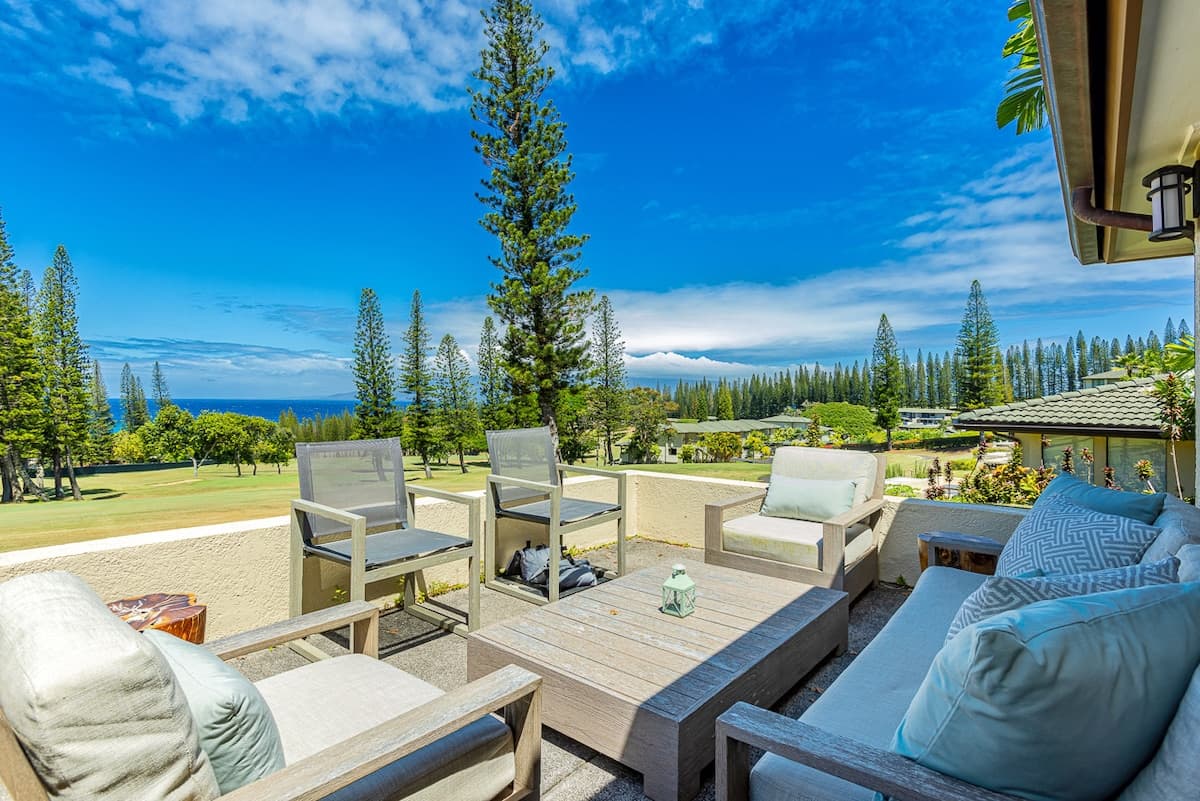 Condo in Lahaina · ★4.17 · 2 bedrooms · 4 beds · 2 baths - Photo 1