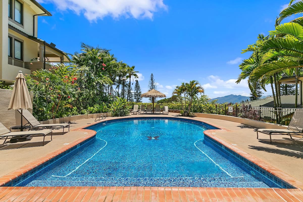 Condo in Lahaina · ★4.17 · 2 bedrooms · 4 beds · 2 baths - Photo 3
