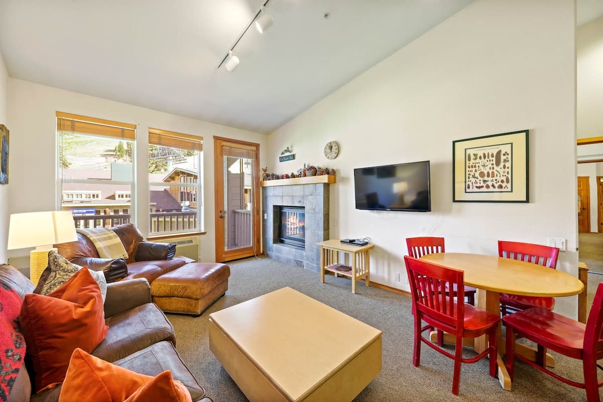 Ski-In/Ski-Out Condo with Valley Views & Pool - Photo 3