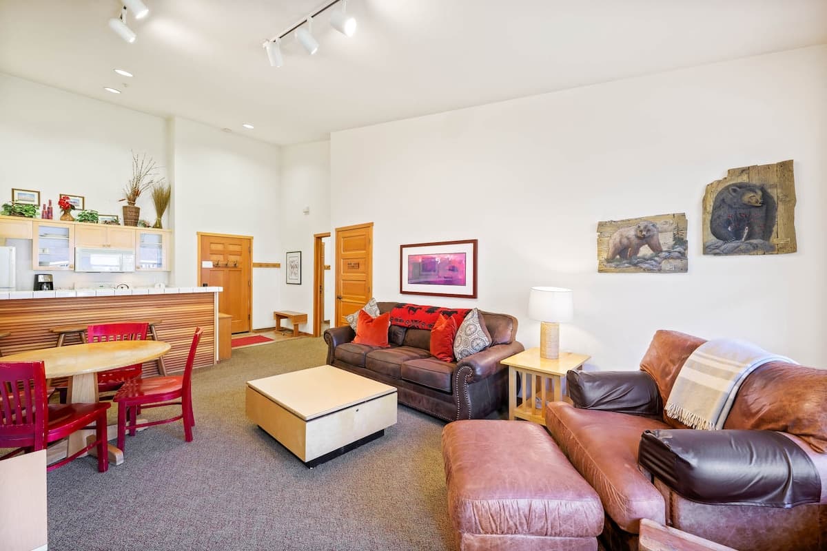 Ski-In/Ski-Out Condo with Valley Views & Pool - Photo 4