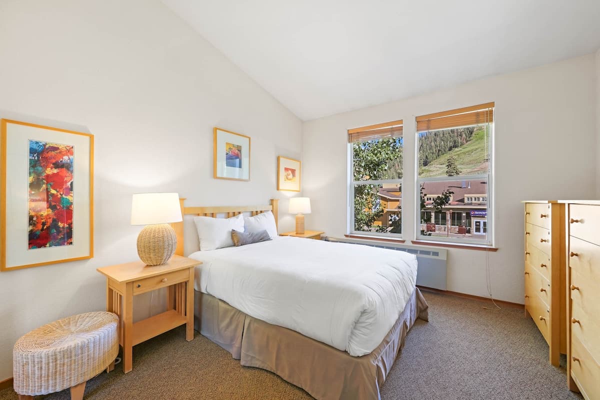 Ski-In/Ski-Out Condo with Valley Views & Pool - Photo 2
