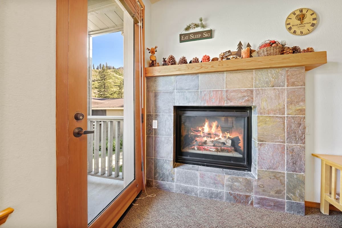 Ski-In/Ski-Out Condo with Valley Views & Pool - Photo 5