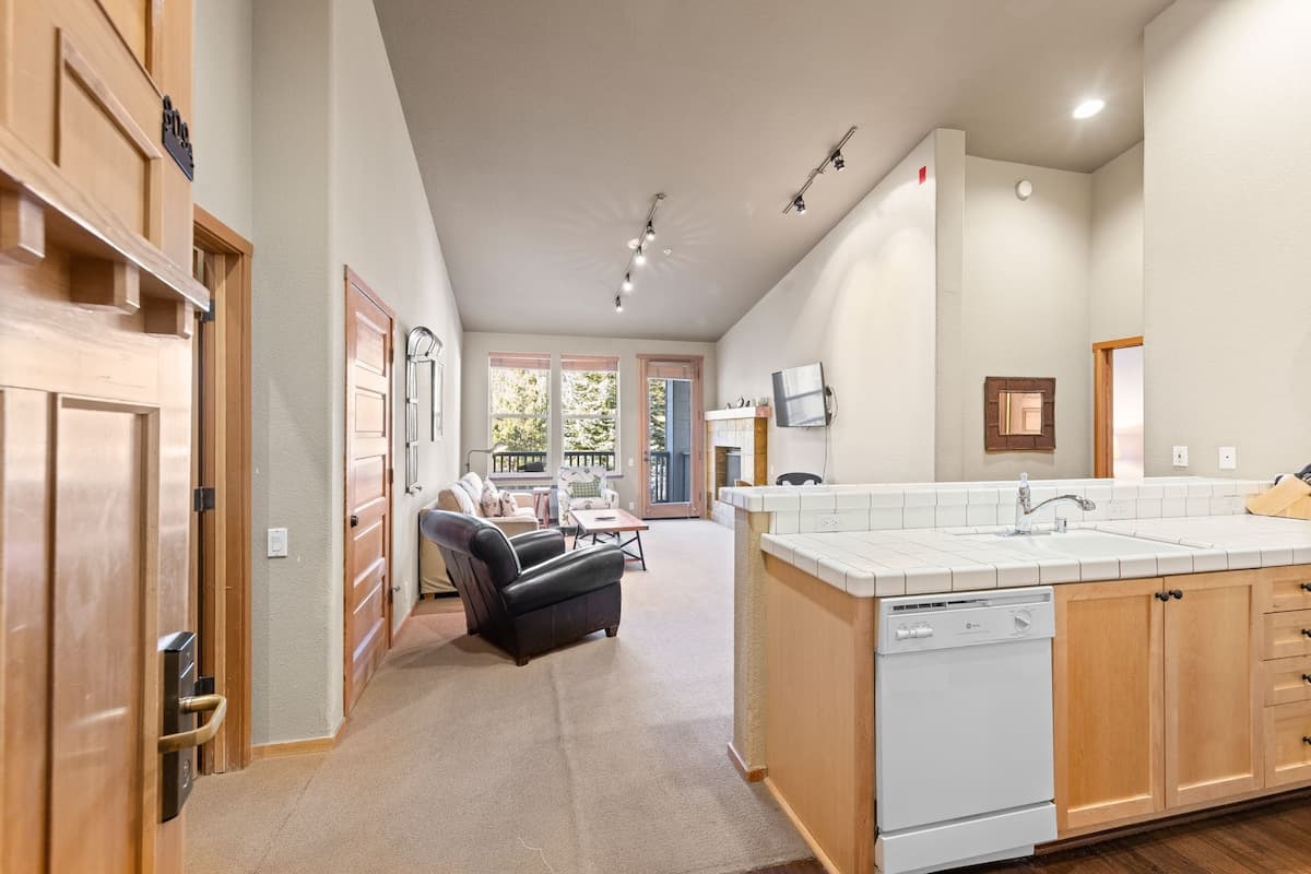 Ski-In/Ski-Out Palisades Condo with Pool & Hot Tub - Photo 1