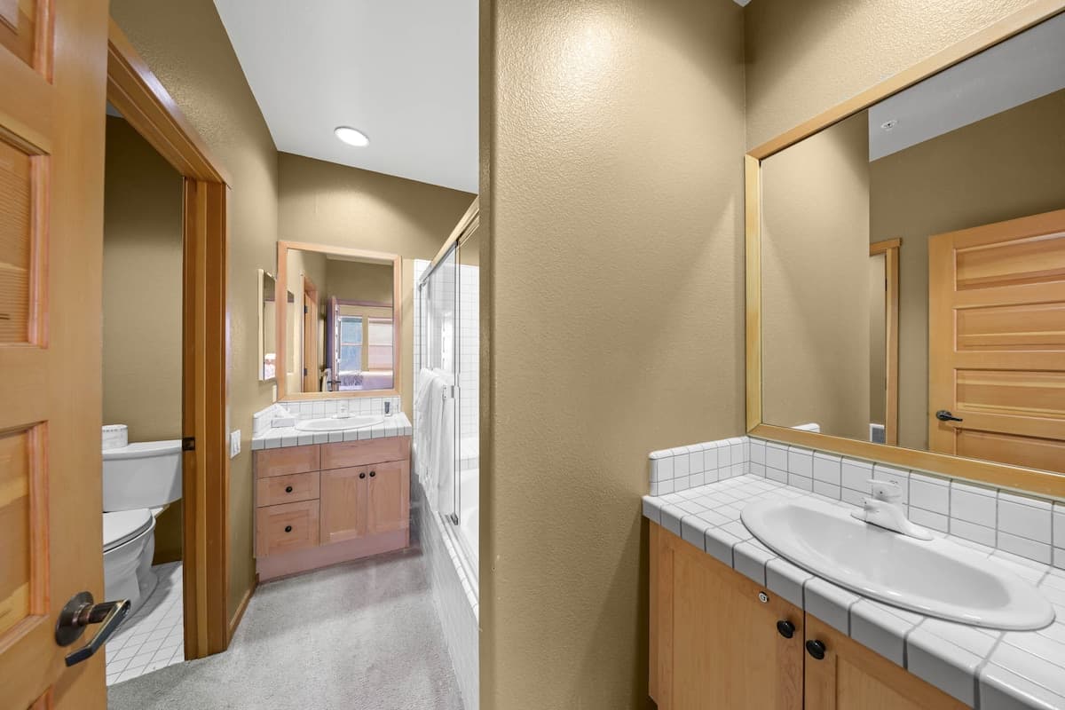 Ski-In/Ski-Out Condo with Valley Views & Pool - Photo 5
