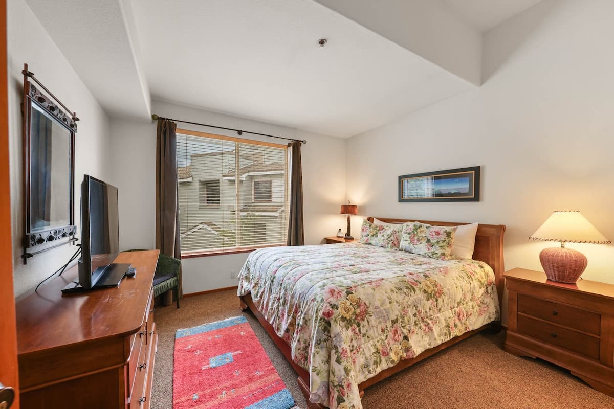 Ski-In/Ski-Out Condo with Valley Views & Pool - Photo 5