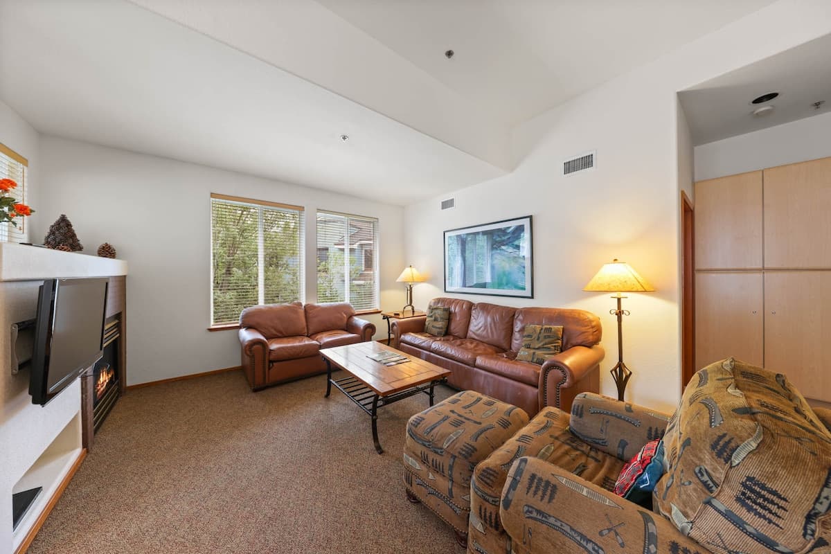 Ski-In/Ski-Out Condo with Valley Views & Pool - Photo 1