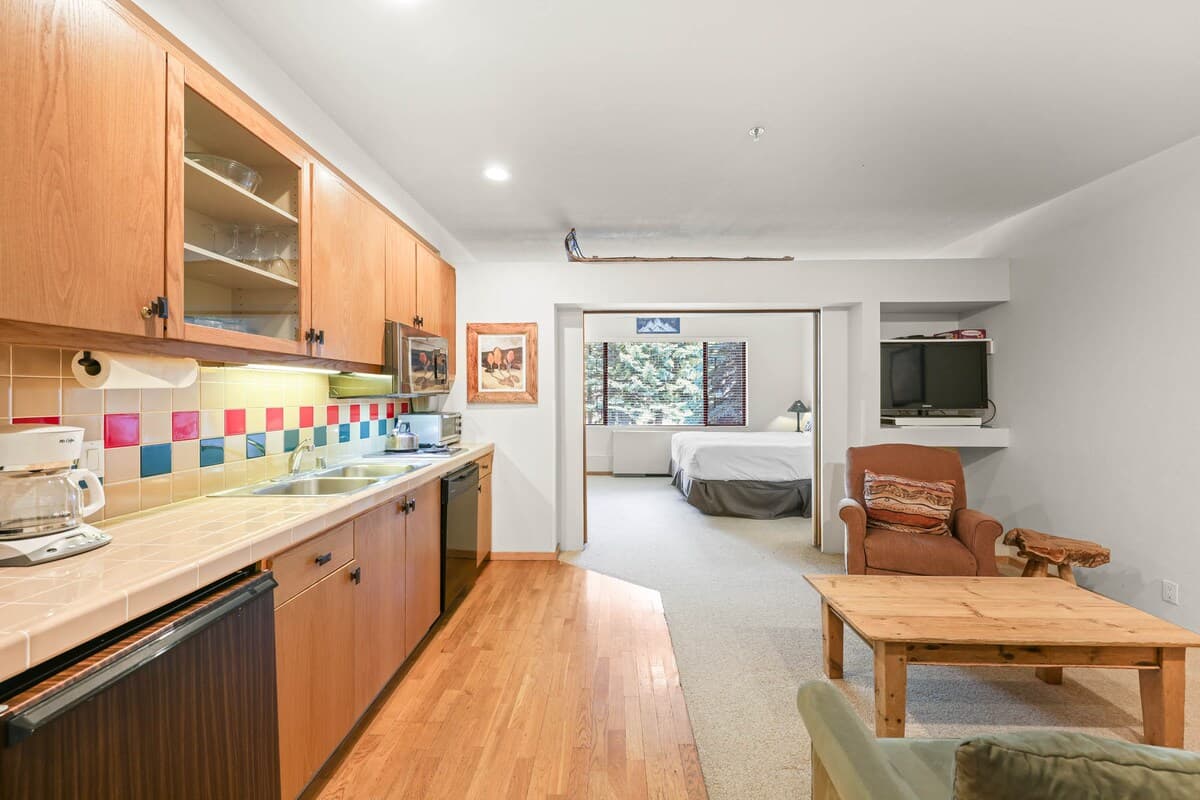 Ski-In/Ski-Out Studio w/ Pool, Hot Tub & Sauna - Photo 4